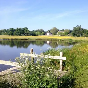Chateau Du Golf De La Freslonniere Bed & Breakfast